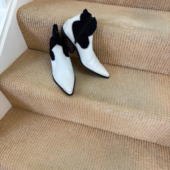 Free People White/Black pointed toe low boot - Picture 2 of 4